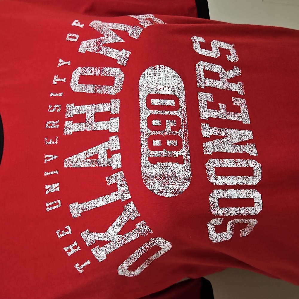 University of Oklahoma Sooners Red T-Shirt. - Picture 2 of 4
